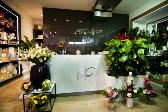 Kwiaciarnia jak butik ? minimalizm w eleganckim stylu Styl życia, LIFESTYLE - Zmiana profilu wymaga także zmiany aranżacji, czego przykładem jest sieć kwiaciarni aga flowers zaprojektowana przez Forbis Group.