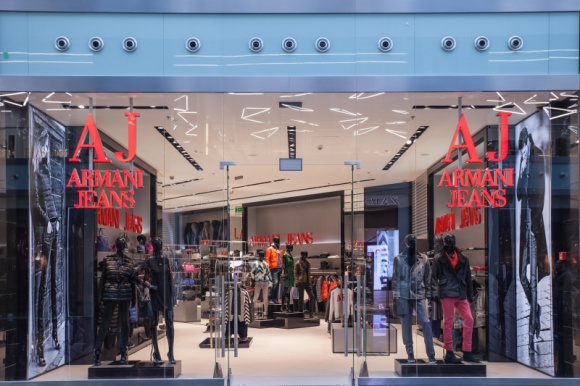 Pierwszy samodzielny butik marki Armani Jeans w Warszawie