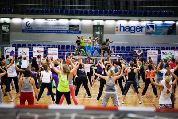 Zatańcz salsę i pomóż potrzebującym Styl życia, LIFESTYLE - Fundacja ?Bliżej Szczęścia? organizuje II maraton charytatywny Zumby ? już 25 października
