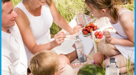Prezentowa (r)ewolucja Styl życia, LIFESTYLE - Zbliża się sezon rozmaitych okazji do sprawiania prezentów swoim bliskim. Dzień matki, ojca czy komunia chrześniaka ? każdy z nas głowi się nad tym, co sprawi najwięcej radości tej drugiej osobie.
