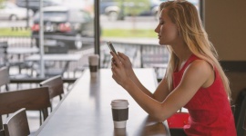 Aplikacje randkowe ? popularne czy pomijane? Styl życia, LIFESTYLE - Szybkie tempo życia i dostęp do nowinek technologicznych skutecznie przenosi życie prywatne do strefy wirtualnej. Czy dotyczy to również szukania miłości i nawiązywania nowych znajomości?