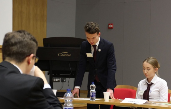 SLO STO w Białymstoku zwycięzcą regionalnego Turnieju Debat Oksfordzkich Styl życia, LIFESTYLE - Drużyna Społecznego Liceum Ogólnokształcącego STO przy Fabrycznej zwyciężyła w regionalnej edycji Turnieju Debat Oksfordzkich o Puchar Prezesa Instytutu Pamięci Narodowej. Zwycięzcy wezmą udział w ogólnopolskim finale w Sejmie RP w Warszawie.