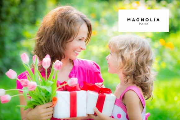 Szukasz prezentu dla mamy? Skorzystaj z rabatów! Styl życia, LIFESTYLE - Specjalne promocje do 50% w ponad 50 sklepach i punktach usługowych. Tak zapowiadają się najbliższe dni w Magnolia Park. Klienci za ułamek ceny kupią między innymi ubrania, zestawy kosmetyków i biżuterię.