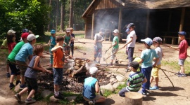 Edukacja w lesie i nad rzeką. Puste klasy w szkołach