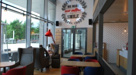 COSTA COFFEE z trzema nowymi kawiarniami Styl życia, LIFESTYLE - COSTA COFFEE ? legendarna kawiarnia z serca Londynu ? nie zwalnia tempa rozwoju. Największa sieć kawiarni w Polsce i w Europie właśnie powiększyła się o trzy nowe lokalizacje.