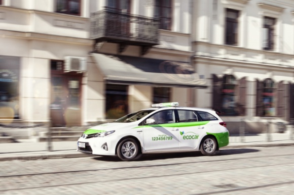 W taksówce z Chopinem Styl życia, LIFESTYLE - Do końca sierpnia osoby podróżujące taksówkami EcoCar mogą posłuchać podczas jazdy muzyki Fryderyka Chopina. Akcja promująca twórczość kompozytora towarzyszy 12. Międzynarodowemu Festiwalowi ?Chopin i jego Europa?.