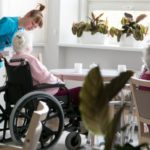Jest popyt na profesjonalną opiekę dla seniorów