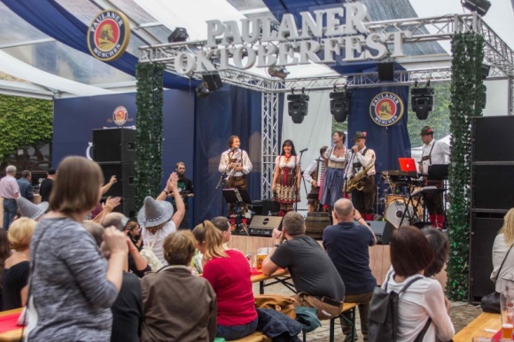 Świętujemy Oktoberfest na pierwszym PAULANER OKTOBERFEST we Wrocławiu Styl życia, LIFESTYLE - W Monachium trwa Oktoberfest - organizowany jest tam po raz 183. Wielkie święto piwa celebrowano również w Polsce na pierwszym Paulaner Oktoberfest, który odbył się w ubiegłą sobotę we Wrocławiu.