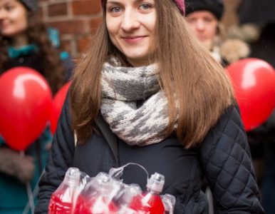 Pomagaj wraz z OSHEE i SZLACHETNĄ PACZKĄ