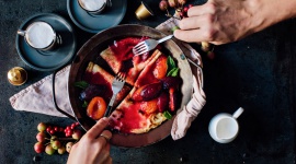 Jesienny poranek bez chandry Styl życia, LIFESTYLE - Jesienne poranki niejednokrotnie wystawiają nasz humor na próbę. Szukamy różnych sposób, aby nie dać się chandrze i nie przesiedzieć całego dnia pod grubym kocem. Na szczęście jest jeden niezawodny sposób, dzięki któremu pojawia się chęć do działania ? poranna kawa!