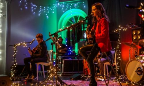 Kasia Kowalska śpiewa dla fanów Fortuny