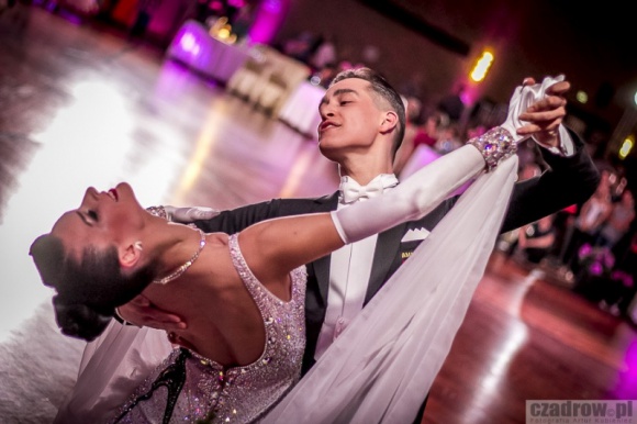 Największa na Dolnym Śląsku szkoła tańca od soboty w Magnolia Park Styl życia, LIFESTYLE - Zmysłowa rumba, energetyzująca salsa, kształtujący sylwetkę Pole Dance czy uwielbiany przez dziewczynki balet. A to wszystko w towarzystwie mistrzów tańca, w 4 salach, na 800-metrowej powierzchni. W sobotę w Magnolia Park rusza Centrum Tańca Champion Team.