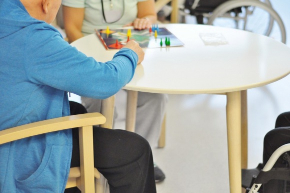 Klub Seniora w centrum Wrocławia. Nowe zajęcia ? za darmo Styl życia, LIFESTYLE - Być bardziej aktywnym, zmienić dietę na zdrowszą, częściej spotykać się z ludźmi. Co robią seniorzy, by swoje noworoczne postanowienia wprowadzić w życie? Pomaga im towarzystwo i wzajemna motywacja.