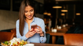 Jedzenie może uspakajać ? bezpłatny wykład w Jeleniej Górze Styl życia, LIFESTYLE - Czy jedząc można ukoić albo pogłębić stres? Eksperci nie mają wątpliwości ? można. Co jeść, a czego unikać? Już 7 lutego galeria handlowa Nowy Rynek zaprasza na kolejne spotkanie w ramach Strefy Kobiet. Wstęp wolny.