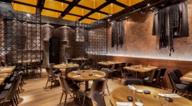 Wabu ? Sushi & Japanese Tapas ? nowy warszawski projekt autorstwa Roberta Majku Styl życia, LIFESTYLE - Restauracja Wabu ? Sushi & Japanese Tapas mieszcząca się na parterze jednego z budynków Warsaw Spire przy Placu Europejskim, to kolejny udany projekt pracowni Robert Majkut Design. Atutem tego wnętrza jest klarowna kompozycja wnętrza, klimatyczne oświetlenie i subtelna aura.