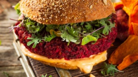 Wegetariańskie barbecue: Soczyście warzywne burgery z buraka