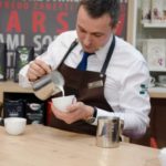 ?Ekspresso? i ?czarna kawa? ? te błędy popełniają Polacy w kawiarni