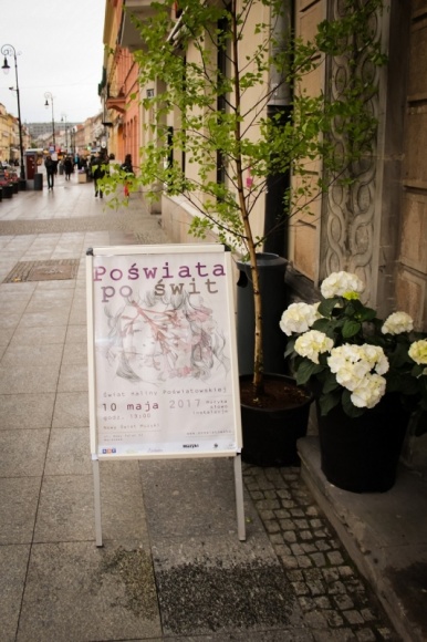 ?Poświata po świt? z Deli Catering Styl życia, LIFESTYLE - Z okazji 50. rocznicy śmierci Haliny Poświatowskiej grupa artystyczna Art Game przygotowała niezwykły wieczór, inspirowany postacią poetki. O niecodzienną oprawę kulinarną wydarzenia zadbał lider na rynku usług cateringowych w zakresie kulinariów eventowych ? Deli Catering.