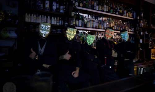 Barmani w ikonicznych maskach po raz pierwszy we Wrocławiu