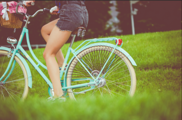 Upał a aktywność fizyczna ? jak mądrze uprawiać sporty w lecie? Styl życia, LIFESTYLE - Czy warto rezygnować z uprawiania sportu na czas wakacji? Oczywiście, że nie! Jak ćwiczyć z głową w trakcie gdy termometry wskazują bardzo wysoką temperaturę?
