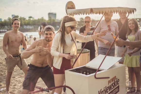 Królewskie Niefiltrowane zaprasza do spróbowania smaków dawnej Warszawy Styl życia, LIFESTYLE - Piwo Królewskie Niefiltrowane przywołuje klimat starej Warszawy i nawiązuje do lokalnych tradycji.