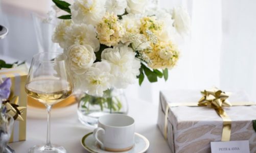 Przyjęcie ślubne w kolorach złota i bieli