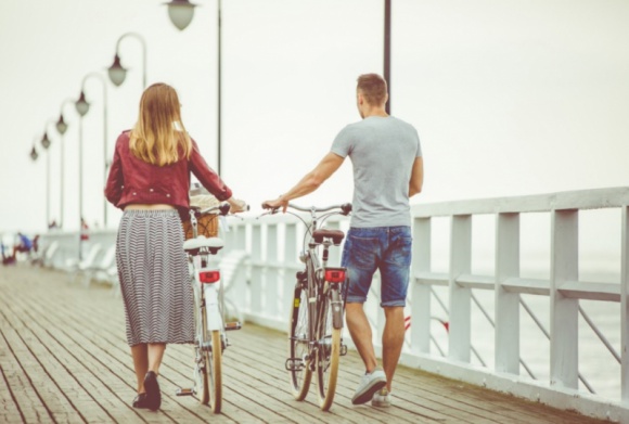 6 rzeczy, które pozwolą uniknąć urlopowego koszmaru Styl życia, LIFESTYLE - Ostatnią rzeczą, o której chcemy myśleć wyjeżdżając na wakacje, jest to, że coś może pójść nie tak. Niestety, jeśli do walizki spakujemy również nierozwiązane problemy w rodzinie, związku czy w pracy, to urlop szybko może zamienić się w koszmar. Jak można tego uniknąć?