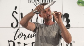 Święto Toruńskiego Piernika 2017 ? najlepszy festiwal kulinariów i kultury Styl życia, LIFESTYLE - Święto Toruńskiego Piernika, które odbyło się 11-12 sierpnia w Toruniu, zamieniło toruńską Starówkę i Błonia Nadwiślańskie w kulinarno-kulturalną oraz festiwalową scenę.