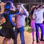 Noc spadających gwiazd i silent disco na dachu Sukcesji