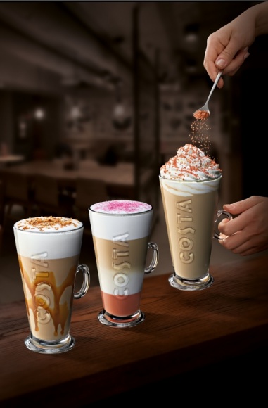 Poznaj nowe jesienne menu COSTA COFFEE ? w wersji klasycznej i lodowej Styl życia, LIFESTYLE - Jesienią COSTA COFFEE przełamuje konwenanse i proponuje kawy przywodzące na myśl ciepłe dni lata. I to nie tylko za sprawą takich propozycji, jak Kokosowe latte, ale przede wszystkim serwując lodowe wersje nowych kaw!