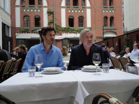 Nat Geo People zaprasza na smakowity blok programowy ?Weekend do schrupania? Styl życia, LIFESTYLE - W ramach kulinarnego bloku programowego ?Weekend do schrupania?, kanał Nat Geo People zaprasza widzów do poznawania najsmaczniejszych dań kuchni całego świata: Afryki, Azji, Australii, Ameryki Środkowej i Europy.