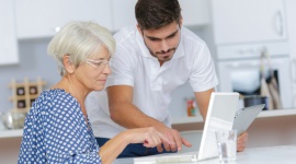 5 kroków jak nauczyć babcię korzystania z Internetu Styl życia, LIFESTYLE - Czym tak naprawdę jest Internet? Dlaczego w dzisiejszych czasach warto z niego korzystać? Czym różni się poczta elektroniczna od tradycyjnej?