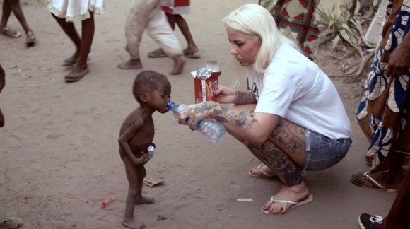 ?Anja i przeklęte dzieci? w październiku na kanale Nat Geo People Styl życia, LIFESTYLE - Anja Loven dedykowała swoje życie ratowaniu ?przeklętych dzieci?, które bez jej pomocy nie miałyby szans na przeżycie.