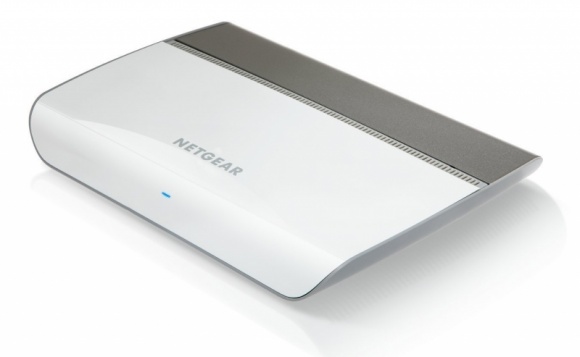 Nowe przełączniki od NETGEAR Styl życia, LIFESTYLE - Na polskim rynku zadebiutowały dwa nowe urządzenia marki NETGEAR. Przełączniki GS908 i GS908E posiadają elegancką, kompaktową obudowę, a dzięki specjalnej otworom na przewody znika problem plątaniny kabli w domu lub biurze.