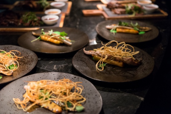 Zaskakujące smaki zimy. Nowe menu OVO Bar & Restaurant Styl życia, LIFESTYLE - Kaczka w mandarynkowej glazurze, polędwica z jelenia szlachetnego podana z owsianką z topinamburem, opalany tuńczyk z bananowym żelem. Już jest nowe, zimowe menu OVO Bar & Restaurant we Wrocławiu.