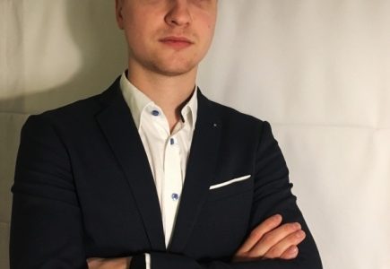 Sezon na zabawę – rozmowa z Adamem Zwolanem