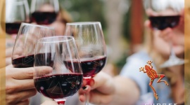 Imprezowy savoir vivre, czyli jak bawią się Polacy Styl życia, LIFESTYLE - Czy naprawdę imprezy zaczyna się ?beforem?? Czy wypada przychodzić na domówki? punktualnie? Przynosi się jeszcze przekąski czy to już staroświeckie? Odpowiedzi na te pytania szukała marka Cudgee Creek badając jaki jest ?Savoir vivre imprezowicza?.