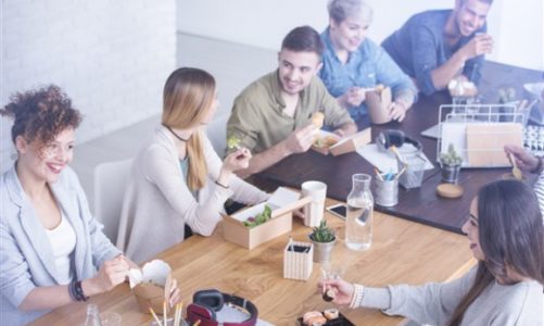 Wartościowy posiłek zwiększa efektywność pracownika o 25%