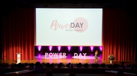 Święto kobiet, czyli Power Day 2018 ? już za nami Styl życia, LIFESTYLE - 8 godzin pełnych wrażeń i 5 inspirujących wykładów prowadzonych przez takich mistrzów motywacji, jak Katarzyna Miller, Miłosz Brzeziński, Olga Kozierowska, Dagmara Skalska czy Tatiana Mindewicz-Puacz.