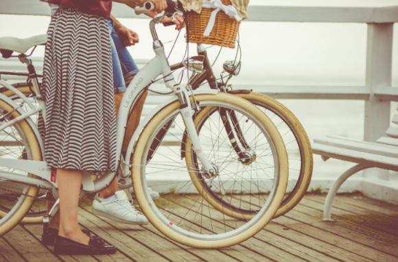 Modna rowerzystka ? jak dobrze wyglądać na rowerze? Styl życia, LIFESTYLE - Czy rower musi ograniczać wybór ubioru? Jak zawsze wyglądać modnie i stylowo podczas przemieszczania się nim po mieście?