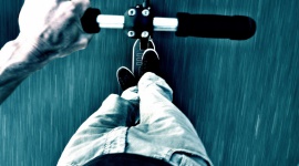 City Rider Storm ? hulajnoga XXI w. od Goclever Styl życia, LIFESTYLE - Nowoczesne hulajnogi mają kilka istotnych cech, które sprawiają, że wiele osób podróżujących po mieście do pracy lub szkoły wybiera właśnie ten sprzęt ? są lekkie i niewielkie, a na dodatek składają się, co oznacza, że bez problemu można je zabrać do sklepu czy biura.