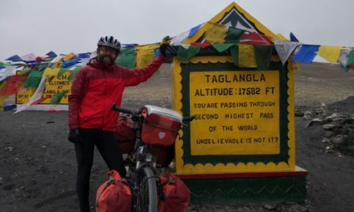 Rowerem 1000 km przez indyjskie Himalaje, walcząc ze śniegiem, deszczem i gradem
