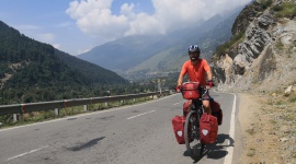 Niezmordowany podróżnik przejechał rowerem przez Himalaje. Pokonał 1300 km
