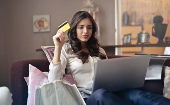 Poluj na okazje! Skorzystaj z Black Friday i Cyber Monday Styl życia, LIFESTYLE - Cyber Monday to dodatkowo szansa na upolowanie ?perełek? w okazyjnych cenach w internetowych sklepach. To dobra okazja na zaopatrzenie się w prezenty idealne na miarę naszych przedświątecznych potrzeb. Sprawdź skąd wzięło się to święto i jak możesz na nim skorzystać!