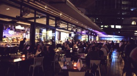 ANDRZEJKOWE SZALEŃSTWO W STIXX Bar & Grill Styl życia, LIFESTYLE - Lanie wosku, wróżby, zabawa ? czyli czas na Andrzejki! Dla tych, którzy ten wieczór pragną spędzić na świetnej imprezie z wyjątkową muzyką restauracja STIXX Bar & Grill proponuje niezapomnianą noc andrzejkową już w piątek 30 listopada! Początek o 20.00. Wstęp bezpłatny!
