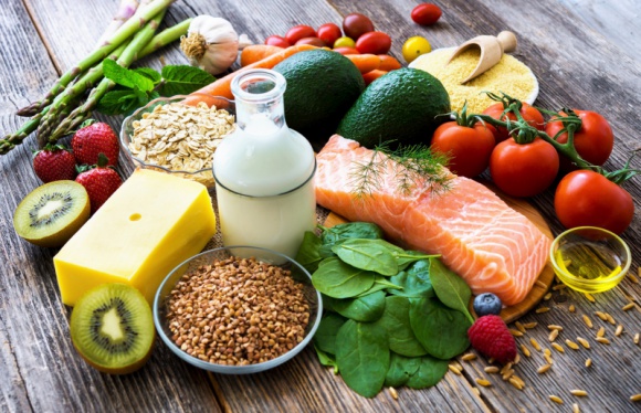 Jak się odżywiać Styl życia, LIFESTYLE - Niewielu z nas wie, że słowo ?dieta? pochodzi z języka greckiego i oznacza ?styl życia?. Dlatego dieta nie powinna być kojarzona jedynie z ograniczeniami i zakazami dietetycznymi.