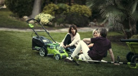 Lange Łukaszuk podsumowuje rok w branży elektronarzędzi ogrodowych Styl życia, LIFESTYLE - Późna wiosna, suche lato, błyskawiczny rozkwit rynku urządzeń akumulatorowych i rosnąca popularność robotów koszących ? pod znakiem tych wydarzeń minęło ostatnich 12 miesięcy w branży elektronarzędzi do ogrodu.