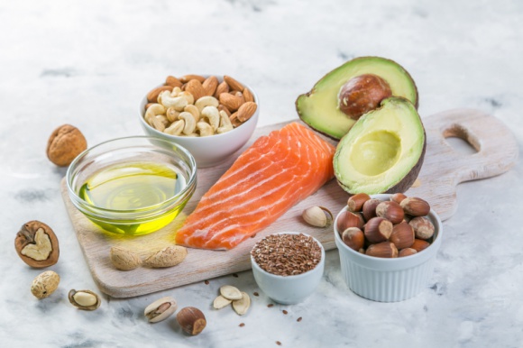 Jak unikać przeziębienia? Styl życia, LIFESTYLE - Prawidłowo zbilansowana dieta, w której nie brakuje zdrowych tłuszczów omega 3, witamin, a także związków mineralnych, to tarcza ochronna przed infekcjami.