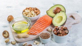 Jak unikać przeziębienia? Styl życia, LIFESTYLE - Prawidłowo zbilansowana dieta, w której nie brakuje zdrowych tłuszczów omega 3, witamin, a także związków mineralnych, to tarcza ochronna przed infekcjami.