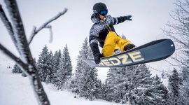 Snowboardowe szaleństwo z Decathlon! Styl życia, LIFESTYLE - Zimowe szaleństwo na stoku jeszcze przed Tobą? Zajrzyj koniecznie do sklepów Decathlon, gdzie znajdziesz nową kolekcję marki Wed?ze. Niebanalne wzornictwo, styl i przede wszystkim jakość, za którą stoi pasja do sportu.